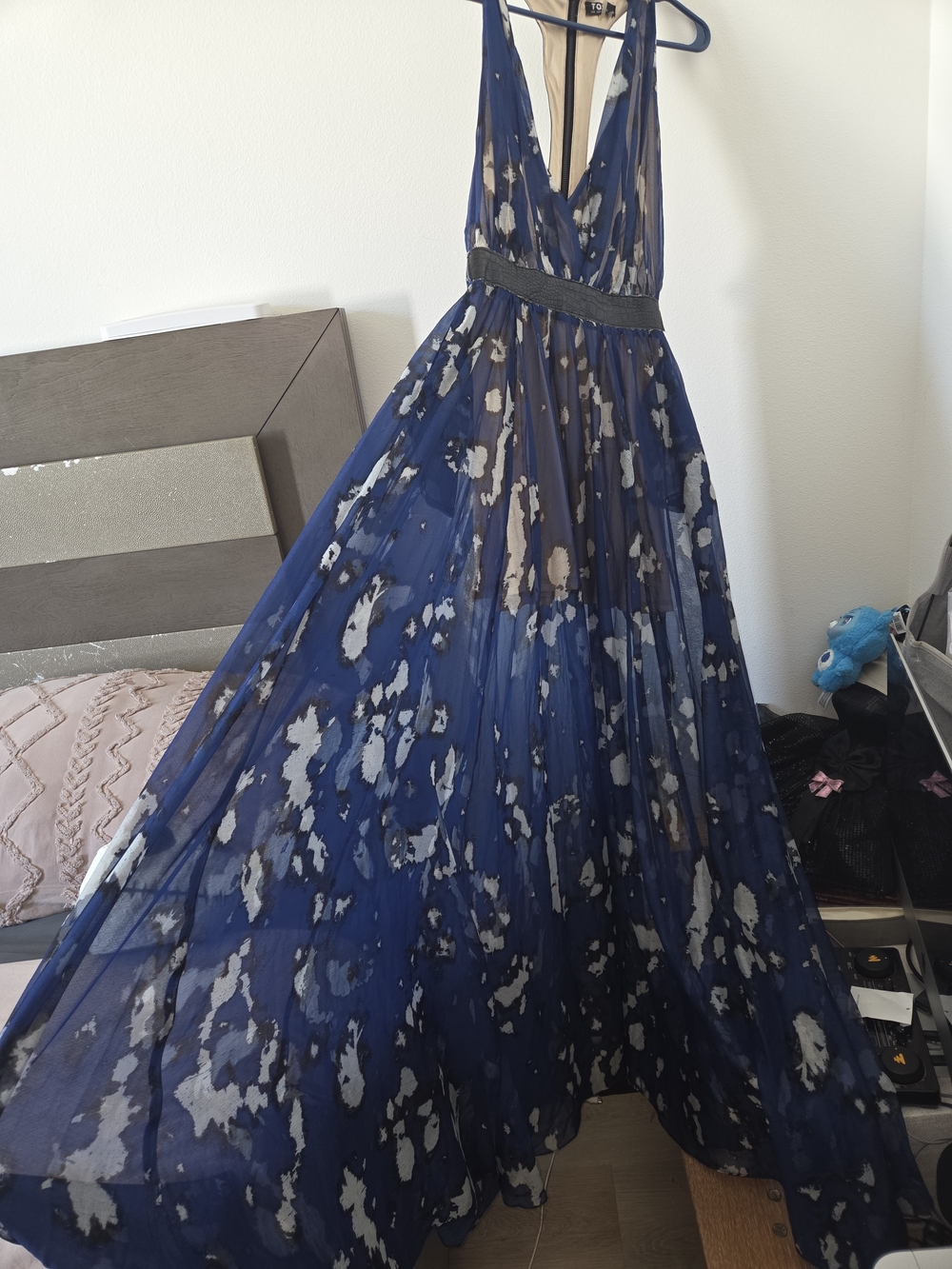 Sleeveless Navy Blue Floral Print V-Neck Maxi Dress
